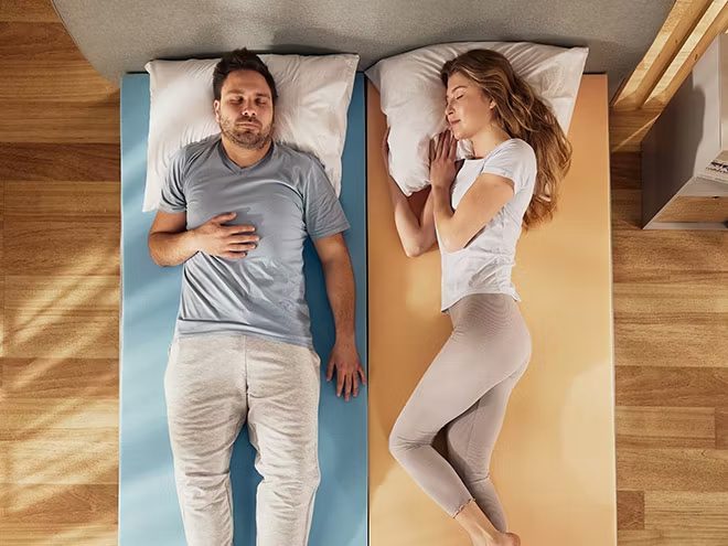 Somn odihnitor in doi pe saltea saltea iMemory S Plus confortabila